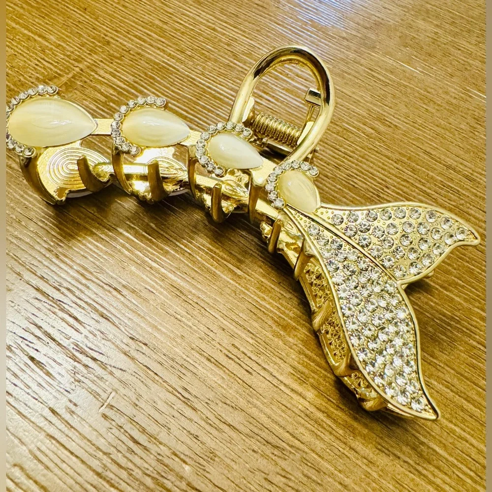 Ipetboom. 1 fish tail shaped hair clip, fashionable hair clip for women 1 piece.